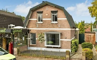 Twee-onder-één-kap te koop: Koninginnelaan 81, Loolaan-Noord Apeldoorn