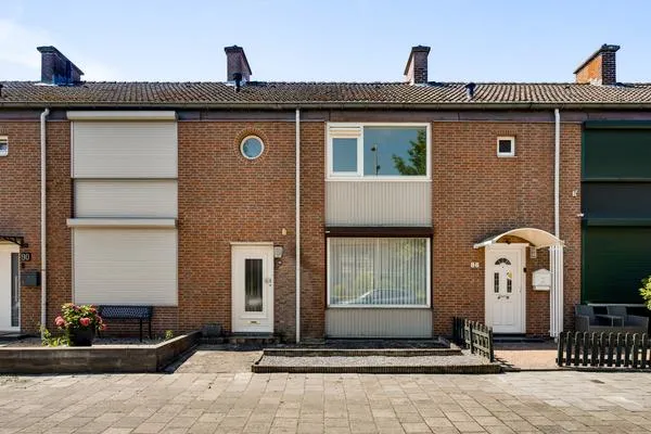 Terraced house for sale: Koninginnelaan 88, Roermondse Veld Roermond