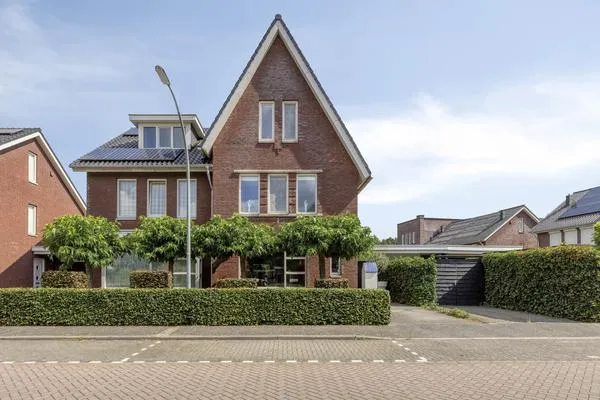 Tussenwoning te koop: Koninginnenpage 21, Vrachelen-Zuidwest Oosterhout