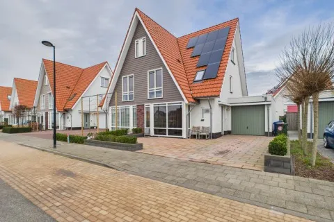 Twee-onder-één-kap te koop: Koninginnepage 26, Terneuzen