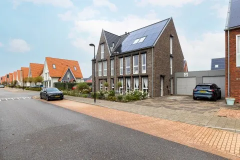 Tussenwoning te koop: Koninginnepage 29, Terneuzen