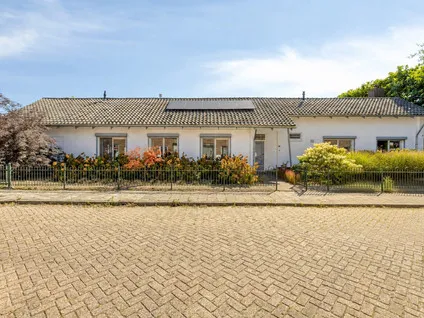 Vrijstaande woning te koop: Koninginneplein 16, Oosterland