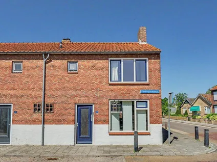 Hoekwoning te koop: Koninginneplein 17, Oosterland Oosterland