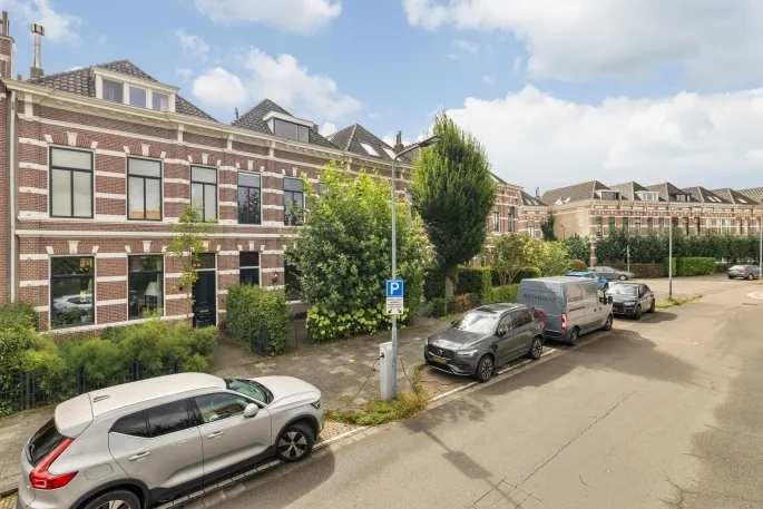 Tussenwoning te koop: Koninginnestraat 32, Breda