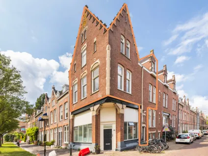 Appartement te huur: Koninginnestraat 81, Rozenhof en omgeving Dordrecht