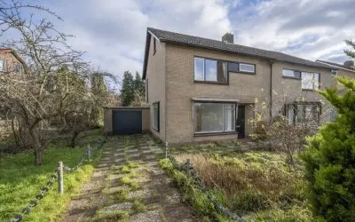 Hoekwoning te koop: Koninginneweg 1, Zuid-Beijerland Woonkern Zuid-Beijerland