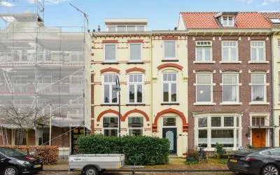 Tussenwoning te koop: Koninginneweg 51, Koninginnebuurt Haarlem