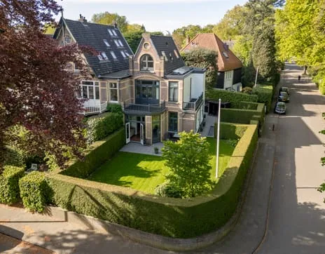Hoekwoning te koop: Koningslaan 7, Lomanplein Bussum