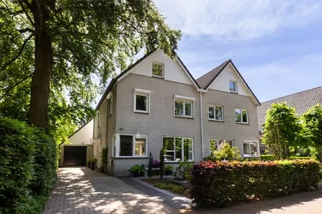 Twee-onder-één-kap te koop: Koningstraat 42, Het Loo Apeldoorn