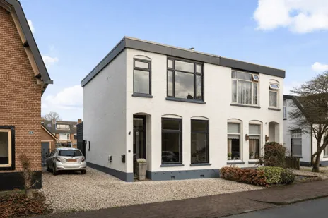 Twee-onder-één-kap te koop: Koningstraat 61, Het Loo Apeldoorn