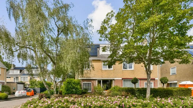 Twee-onder-één-kap te koop: Koningsvaren 123, Abcoude