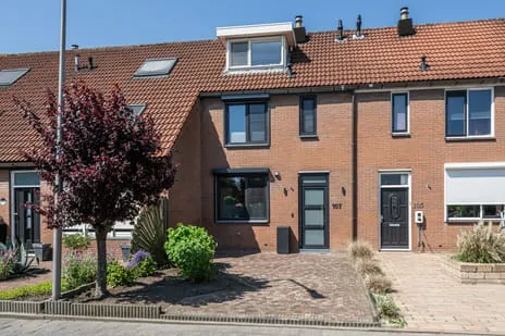 Tussenwoning te koop: Koolmees 107, Sommelsdijk vogelbuurt west Sommelsdijk