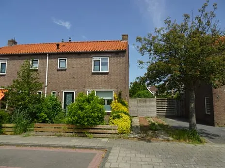 Twee-onder-één-kap te koop: Koomenstraat 9, Winkel ten zuidoosten van de Dorpsstraat Winkel