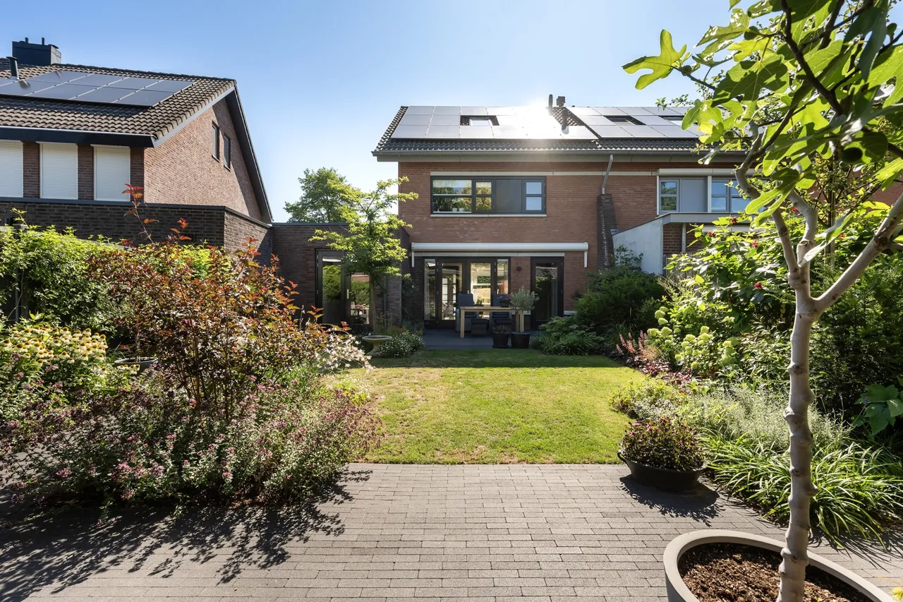 Twee-onder-één-kap te koop: Koorman 7, Groenlo
