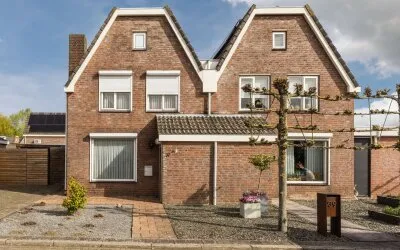 Twee-onder-één-kap te koop: Koperwiek 37, Waspik beneden Waspik