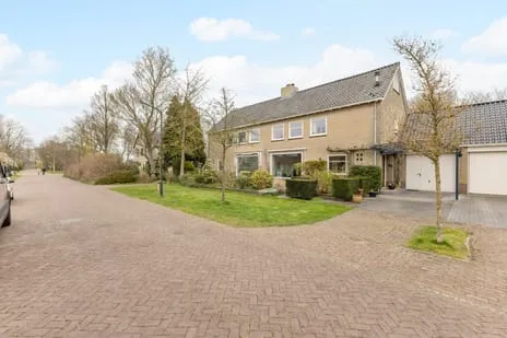 Tussenwoning te koop: Korbeellaan 4, Heiloo