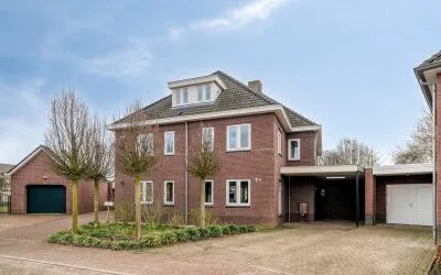 Twee-onder-één-kap te koop: Korenbloem 18, Boekel Boekel
