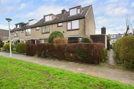 Hoekwoning te koop: Korenbloem 31, Paddewei Barendrecht