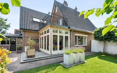 Twee-onder-één-kap te koop: Korenbloemlaan 20, Bloemenbuurt Ede