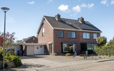 Tussenwoning te koop: Korenbloemstraat 19, Leuth Leuth