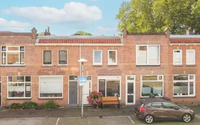Tussenwoning te koop: Korenbloemstraat 38, Egelantierstraat, Mariëndaalstraat e.o. Utrecht