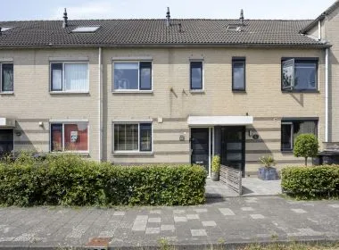 Tussenwoning te koop: Korenbloemweg 82, Bloemenbuurt Oost Almere
