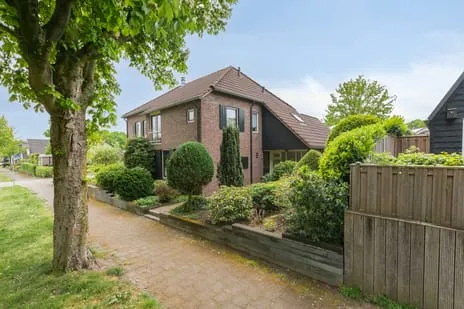 Twee-onder-één-kap te koop: Korensingel 31, Verspreide huizen Mengelenberg en Lengel 'S-Heerenberg