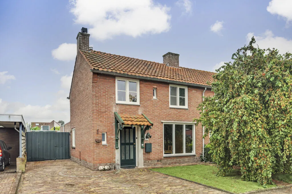 Twee-onder-één-kap te koop: Korenstraat 3, Moergestel