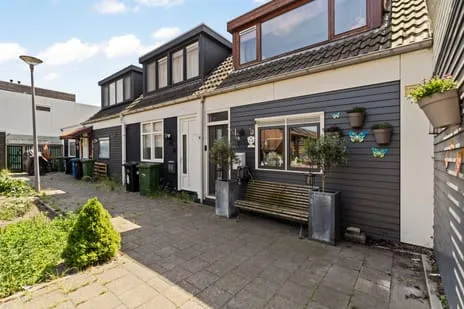 Tussenwoning te koop: Korne 64, Zevenkamp Rotterdam