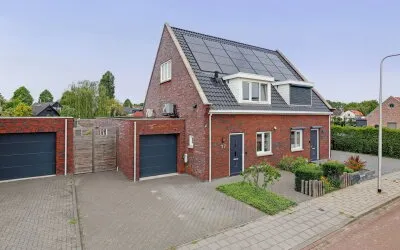 Twee-onder-één-kap te koop: Korteweegje 37, Dirksland industriegebied Dirksland