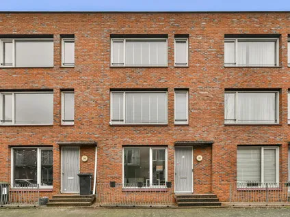 Tussenwoning te koop: Kousenbandstraat 32, K-buurt-Zuidoost Amsterdam