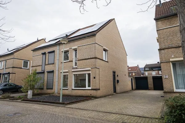 Twee-onder-één-kap te huur: Kouvenderstraat 154A, De Dem en omgeving Hoensbroek