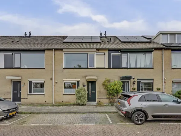 Tussenwoning te koop: Kouwenaardseweg 66, Hoogvliet Rotterdam