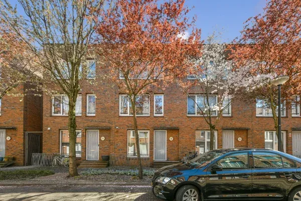Tussenwoning te koop: Kouwenoordweg 13, K-buurt-Zuidoost Amsterdam