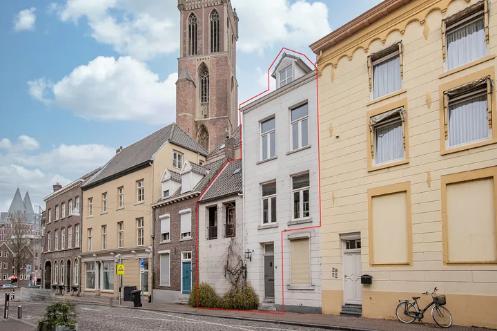 Tussenwoning te koop: Kraanpoort 2, Binnenstad Roermond