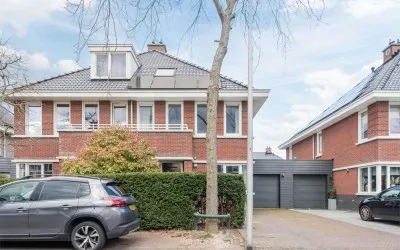 Tussenwoning te koop: Kraanvogellaan 18, Dichters- en Vogelbuurt Heemstede