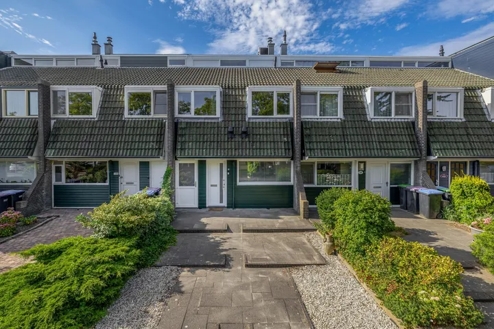 Terraced house for sale: Krekelveen 111, Krekelveen Spijkenisse