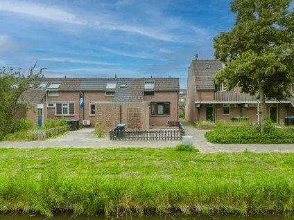 Corner house for sale: Krekelveen 324, Krekelveen Spijkenisse