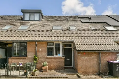 Tussenwoning te koop: Krekelveen 409, Krekelveen Spijkenisse