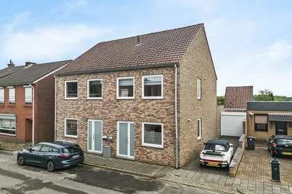 Twee-onder-één-kap te koop: Krichelstraat 15A, Kaalheide Kerkrade