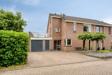Twee-onder-één-kap te koop: Kristalstoep 1, De Stoepen Assen