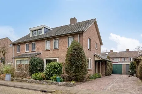 Twee-onder-één-kap te koop: Kroesenallee 13, Wijthmen Zwolle