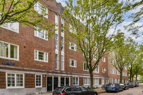 Apartment for sale: Kromme-Mijdrechtstraat 14-1, Kromme Mijdrechtbuurt Amsterdam