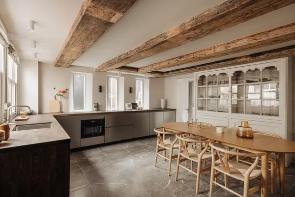 Woning te huur: Kromme Waal, Lastage Amsterdam