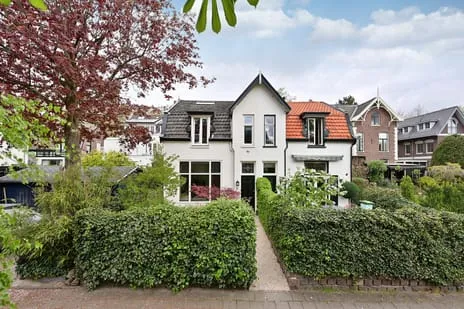 Twee-onder-één-kap te koop: Kromme Englaan 4A, Raadhuisplein Bussum
