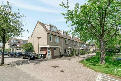 Tussenwoning te koop: Krommeweid 28, Weidbuurt Velserbroek