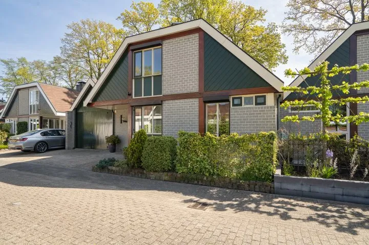 Tussenwoning te koop: Krooshooplanden 4, Stroinkslanden Noord-West Enschede