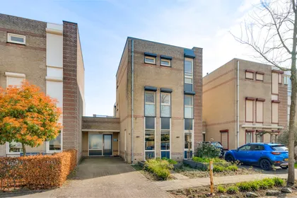 Tussenwoning te koop: Krophollerstraat 8, Roermond