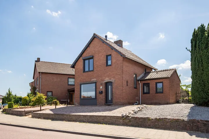 Vrijstaande woning te koop: Kruchterstraat 10, Maasbracht Maasbracht