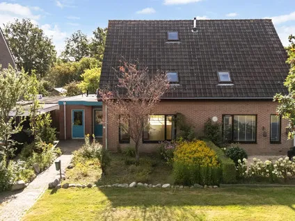 Twee-onder-één-kap te koop: Kruirad 45, Buitenpost